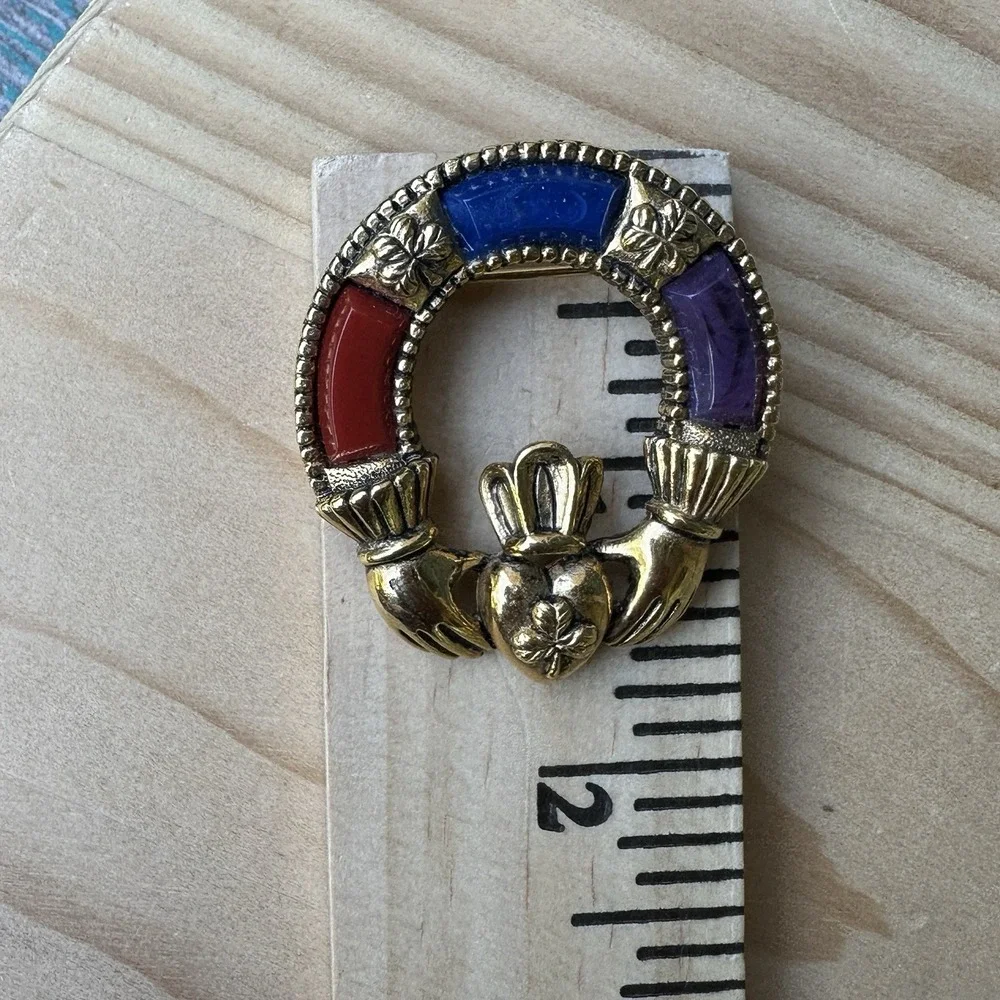 Sol D'or Celtic Claddagh Ireland Brooch Pin 1 5/8 Inch Multi Acrylic Gold‎ Tone